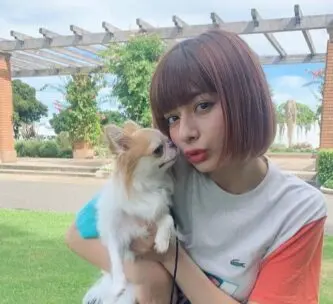 小山ティナ